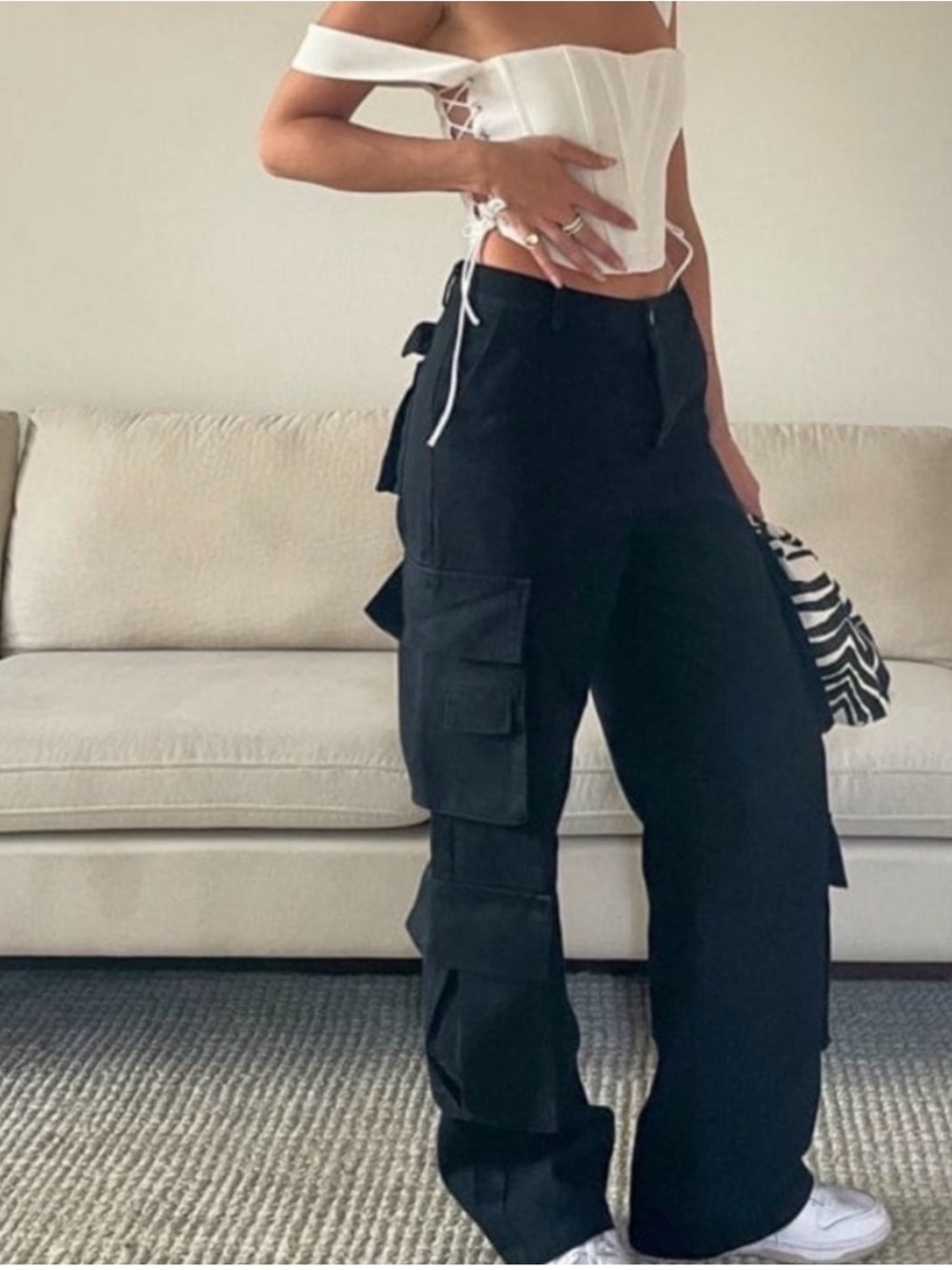Romours Wide-Leg Black Cargo Pants with Utility Pockets